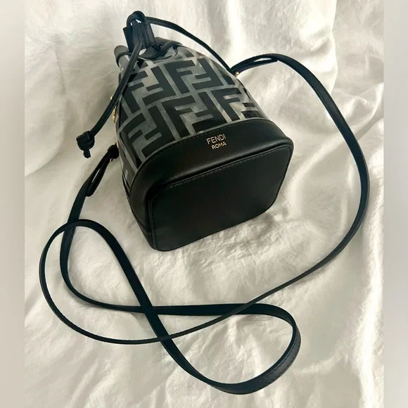 đź‘‘âś…PRICE FIRMâś…AUTHENTIC Fendi Black & Gold Mon Tresor Mini Bucket - Picture 2 of 16